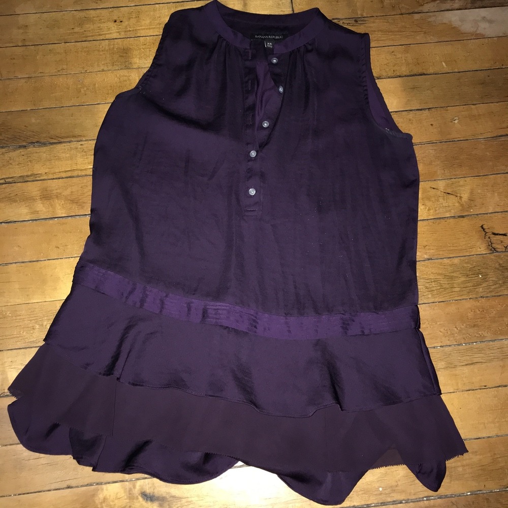 Banana Republic XS Sark Purple Sleeveless Blouse‎ Ruffled
